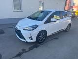 Toyota Yaris Y20 Club Automatik CarPlay - Toyota Yaris mit Benzin-Antrieb: Limousine