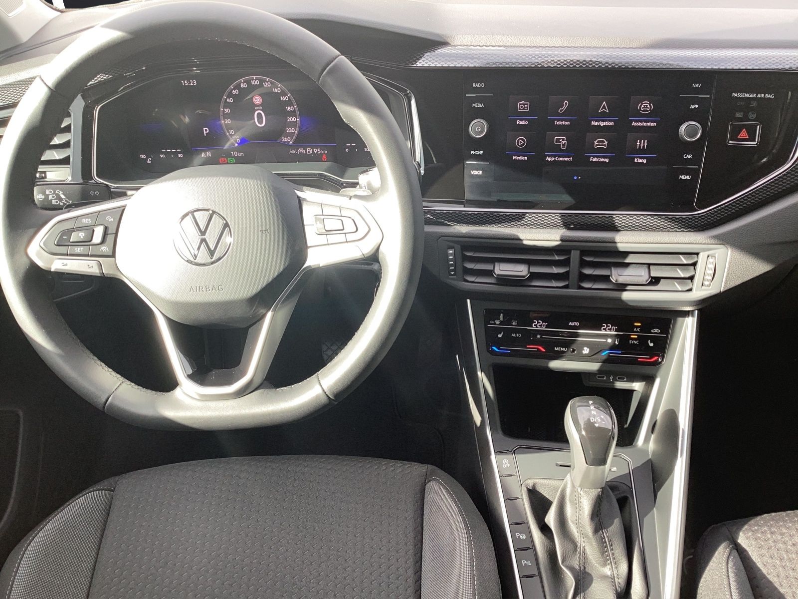 Fahrzeugabbildung Volkswagen Polo Life TSI DSG LED ACC SH RearView Climatroni