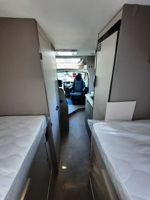 Fahrzeugabbildung LMC Tracer V 670 Verfüg./Sparen Sie 8.581,- €