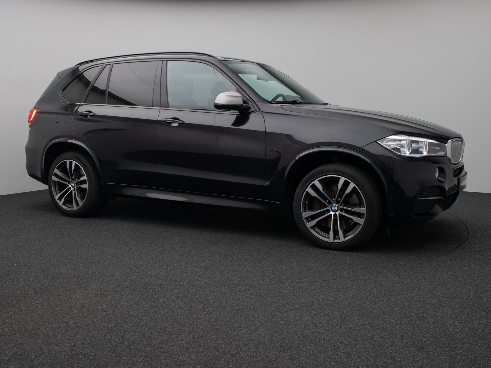 Fahrzeugabbildung BMW X5 M50d Kamera H/K NaviPro Xenon AHK Alarm