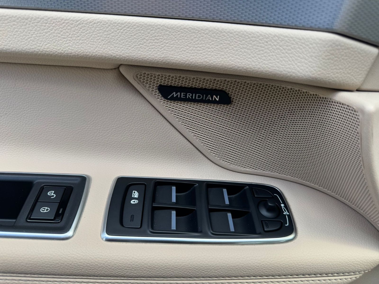 Fahrzeugabbildung Jaguar XF 30d 300PS Prestige Automatik LED+HUD+ACC+Lane