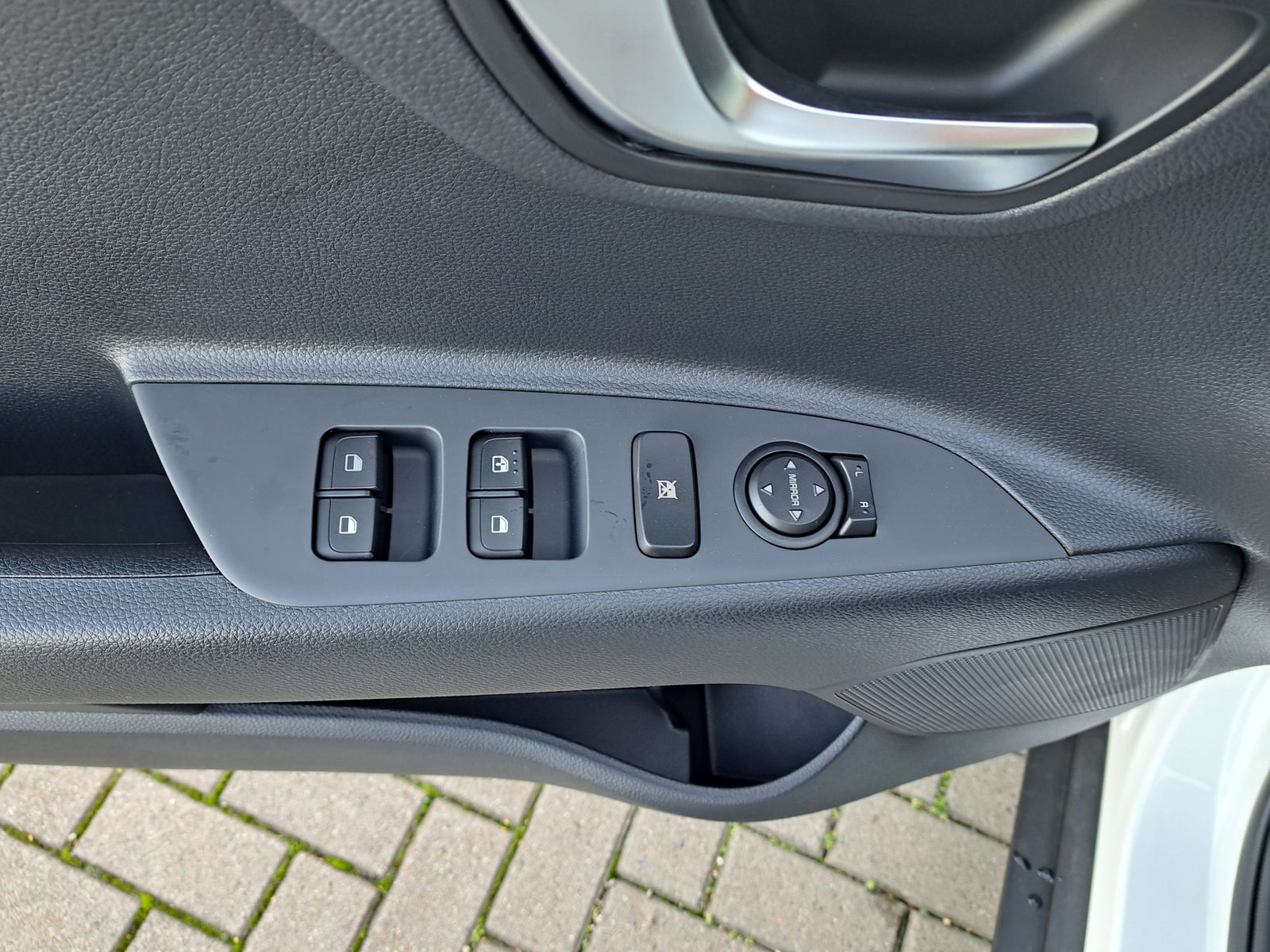 Fahrzeugabbildung Kia Stonic 1.0 T-GDI AUTOMATIK LED NAVI WINTERPAKET