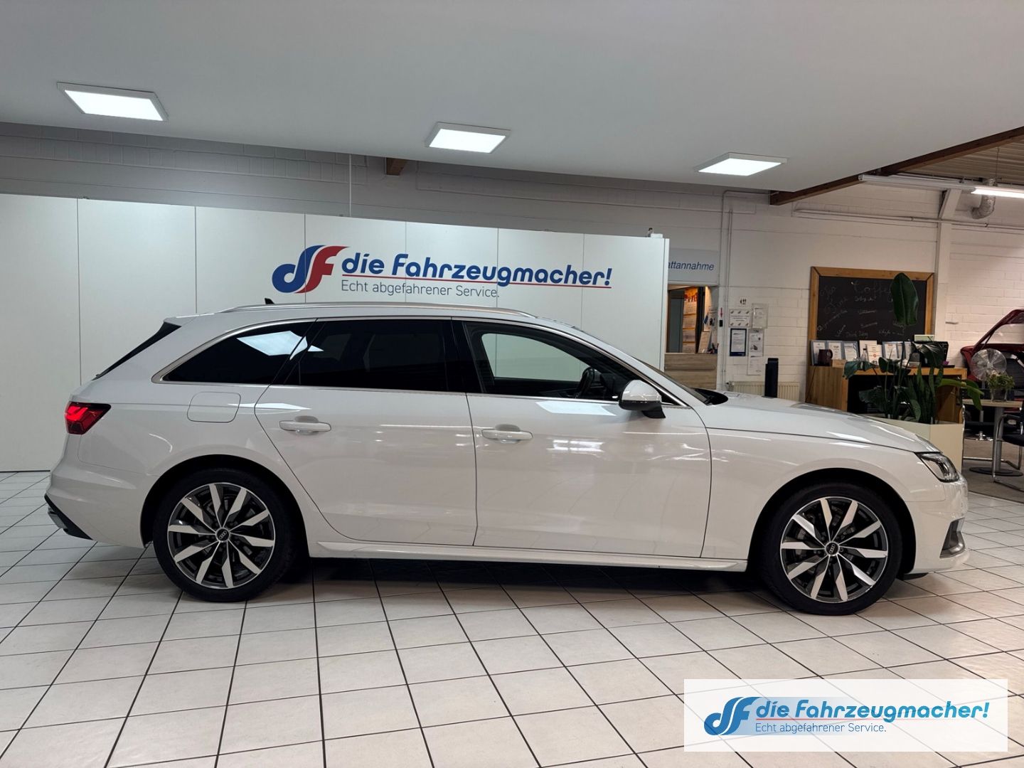 Fahrzeugabbildung Audi A4 Avant 40 TFSI advanced HUD Navi Soundsystem L