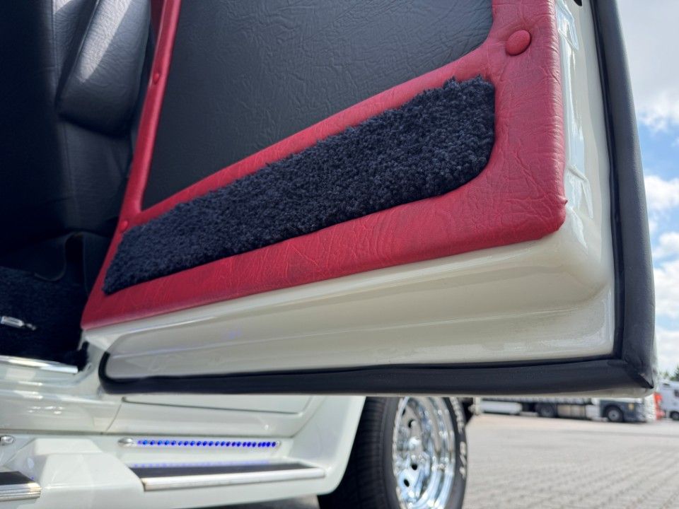 Fahrzeugabbildung Chevrolet Chevy Van G20 5.7 V8 Tiara komplett gemacht
