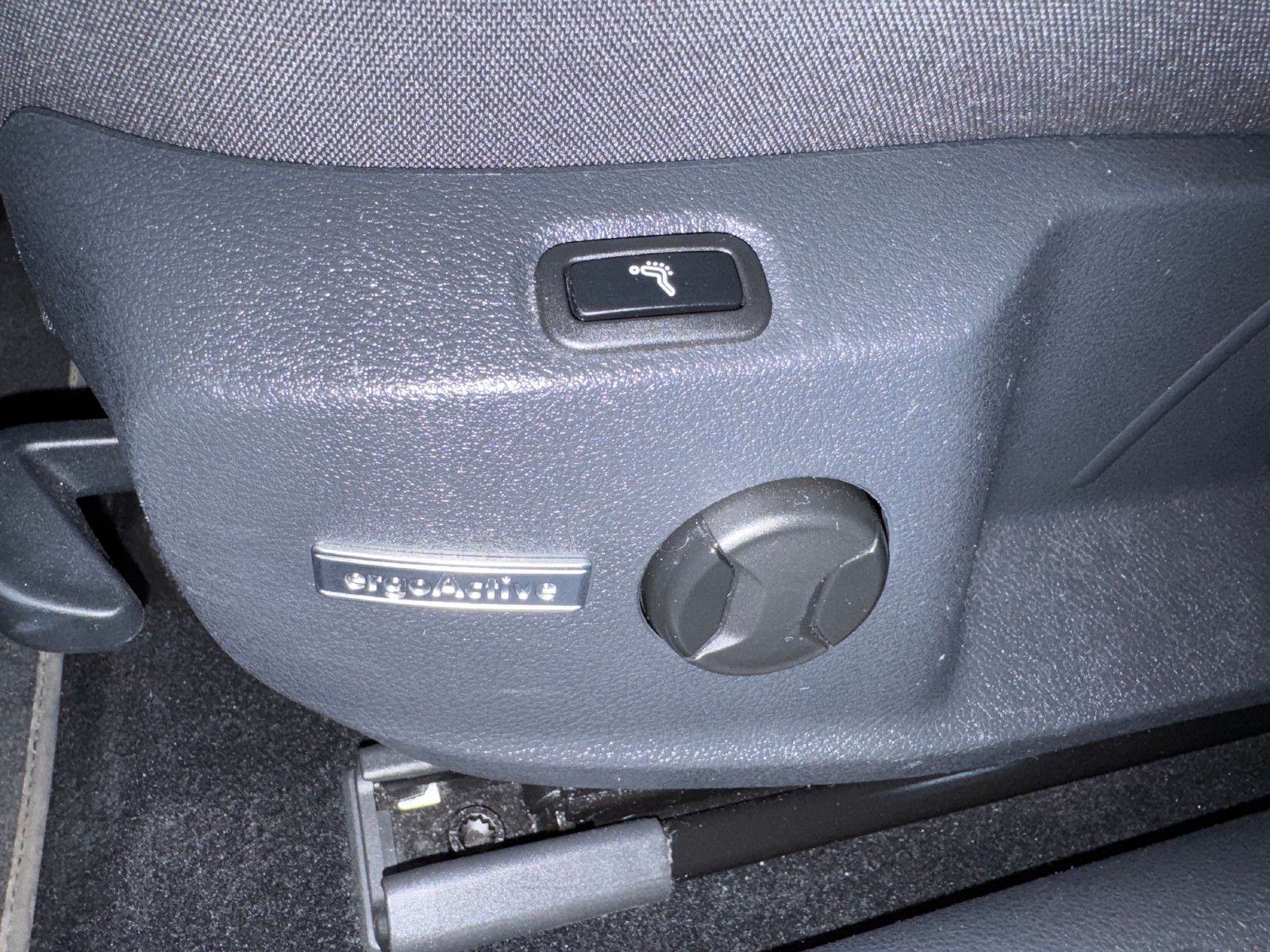 Fahrzeugabbildung Volkswagen Golf VARIANT 2.0 TDI DSG R-LINE SPORTPAKET VOLL