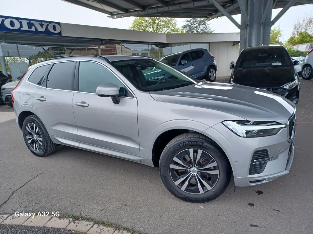 Volvo XC60 B4 Autom.°Momentum Pro°Leder°360°Cam°Faceli