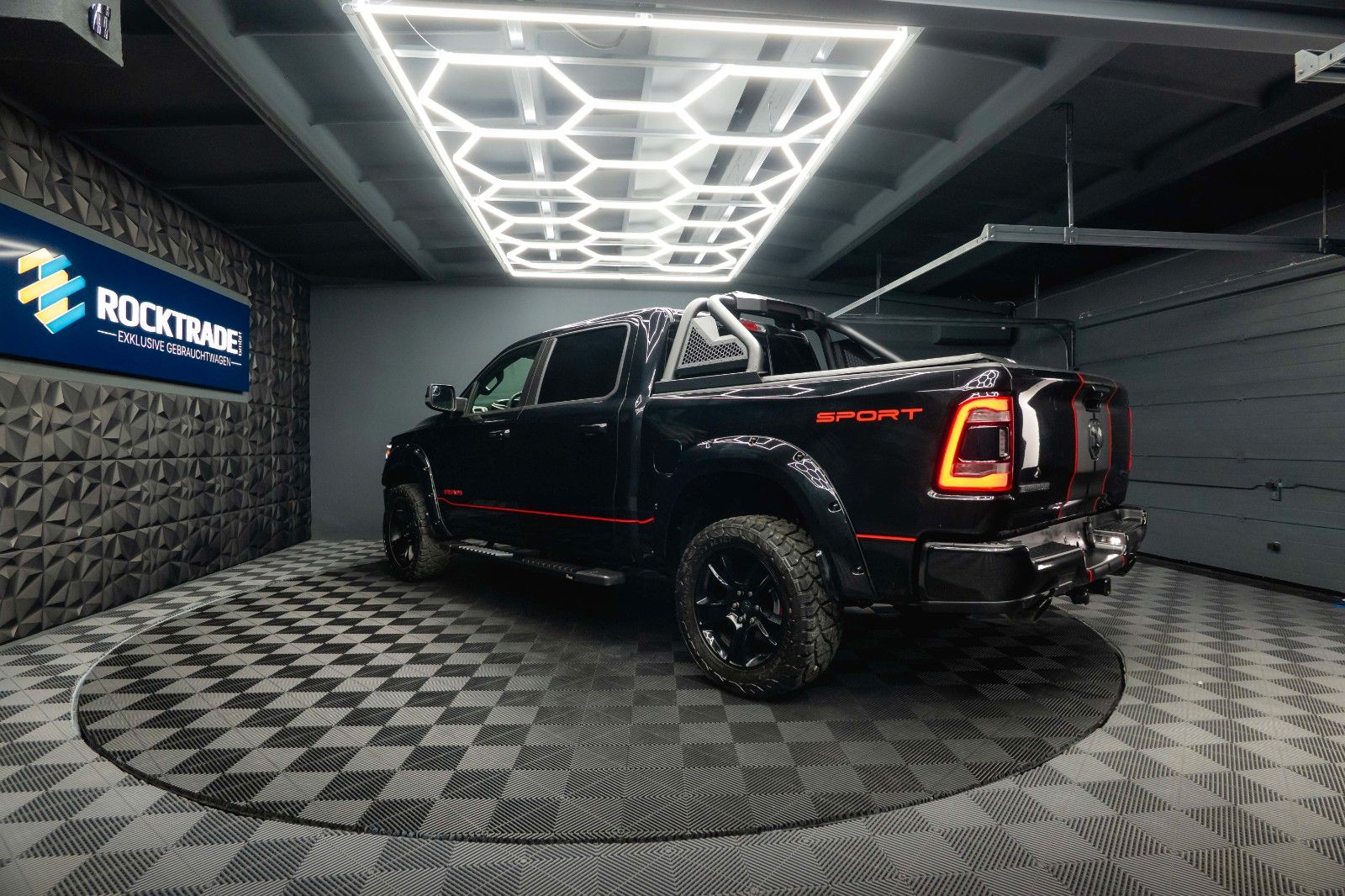 Fahrzeugabbildung Dodge RAM 5.7 V8 HEMI 4x4 OFFROAD Night-Paket Limited