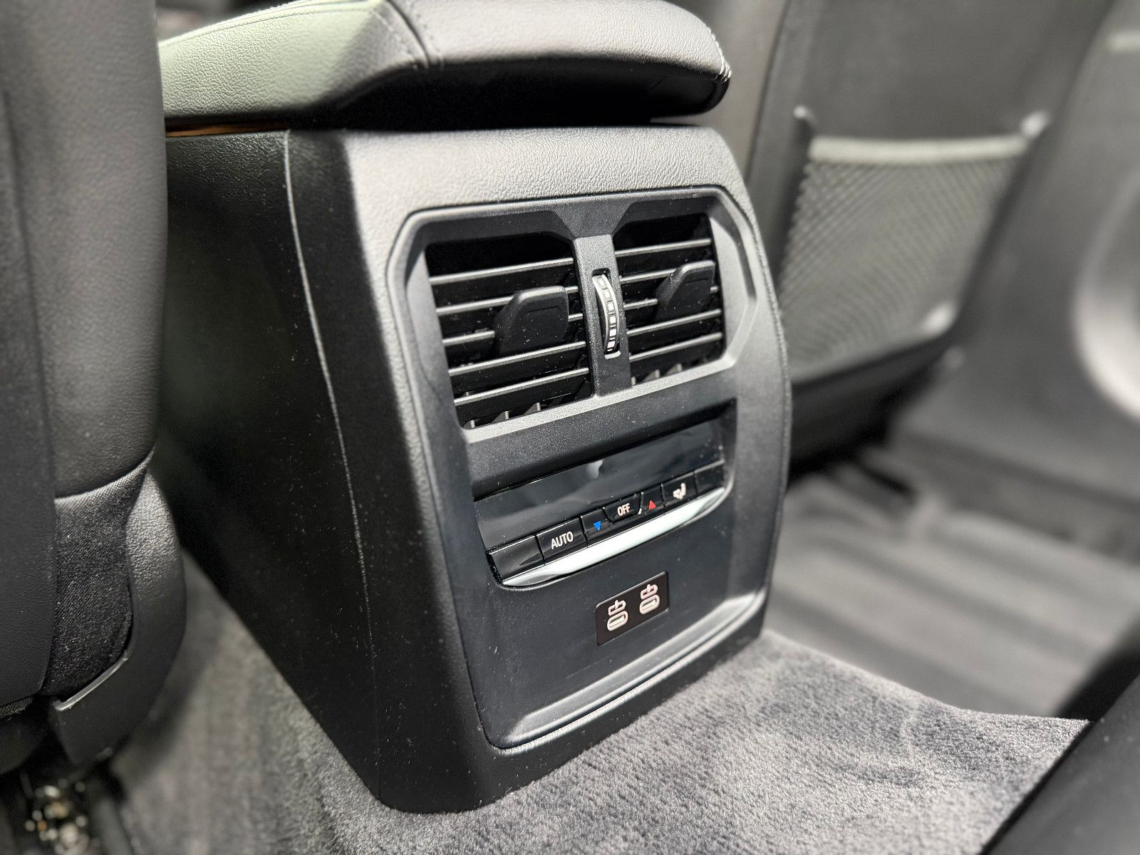 Fahrzeugabbildung BMW 320d Touring xDrive M Sport|HIFI|HuD|LEDER|KAMER