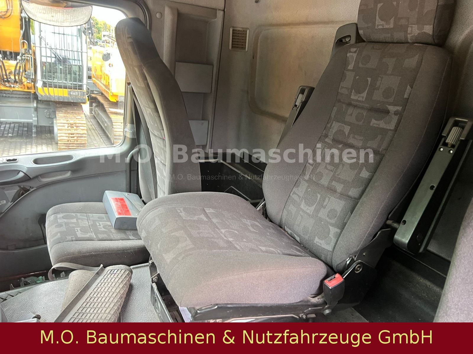 Fahrzeugabbildung Mercedes-Benz Mercedes Actros 4141 / Trockensauger /ADR