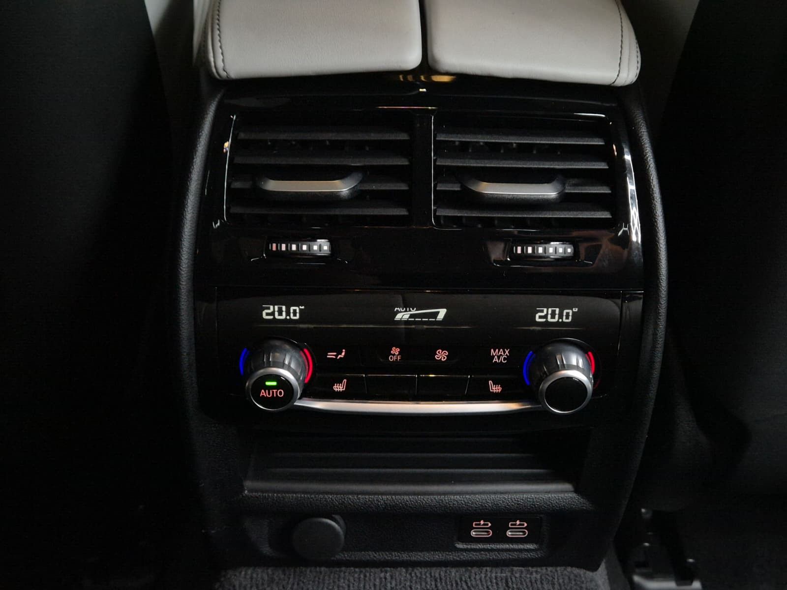 Fahrzeugabbildung BMW M5 Lim. >CARBON+SOFT+LED+HEAD+H&K+MEMO+ACC+360°+