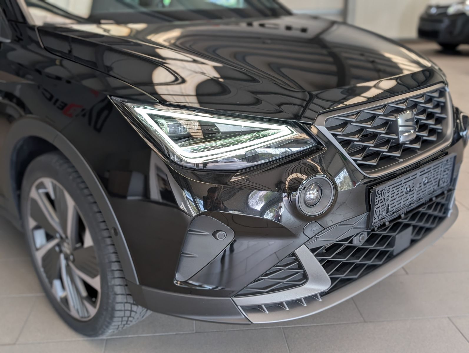 Fahrzeugabbildung SEAT Arona 1.5 TSI DSG FR LED ACC Cam Dinamica AHK 18
