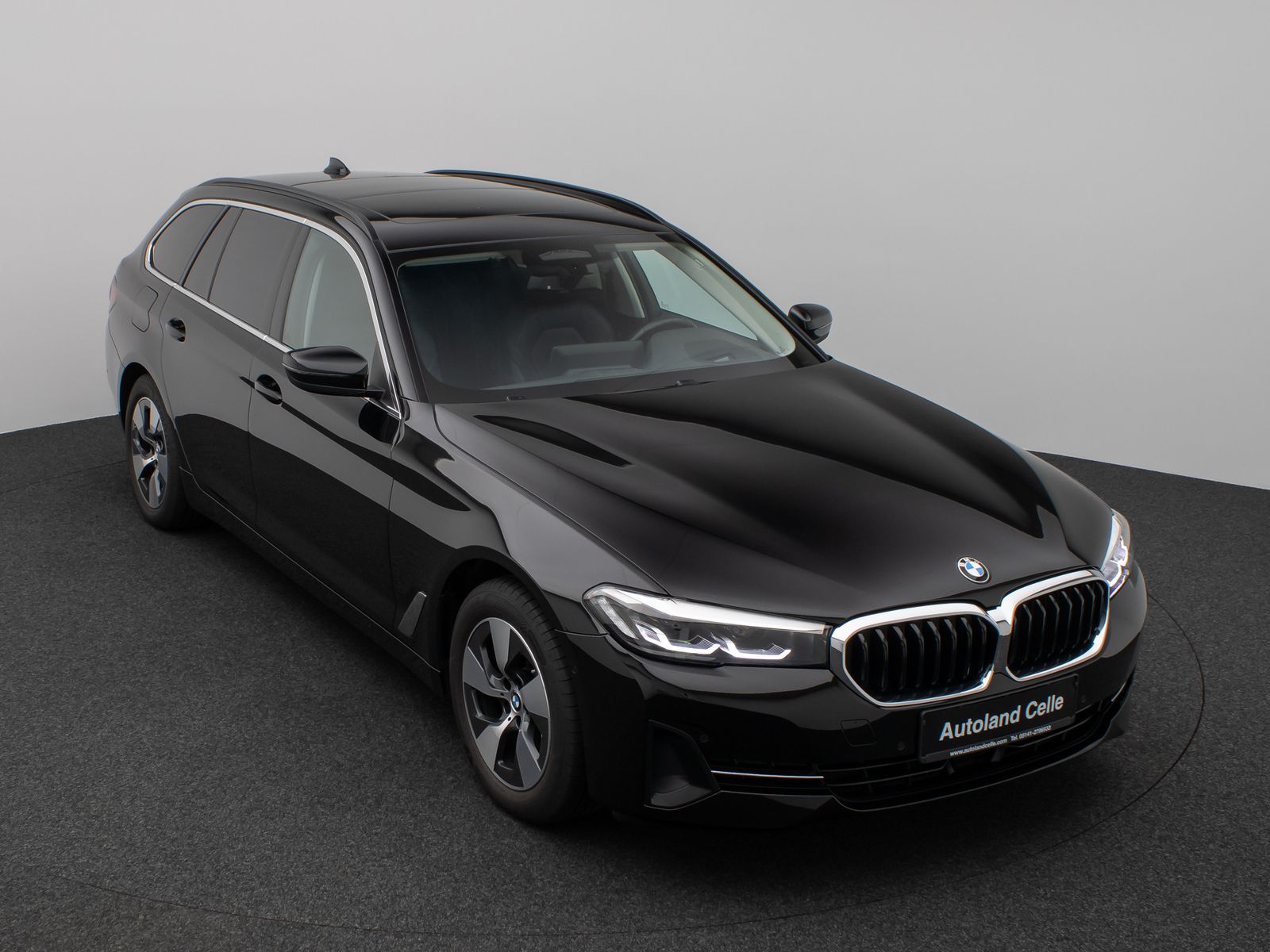 Fahrzeugabbildung BMW 520d xD Panorama Kamera HUD DAB H/K AHK Leder
