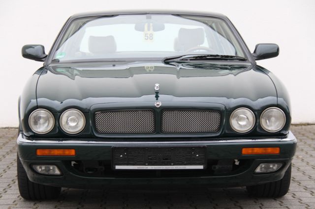 Jaguar XJR mit 2 Jahren Garantie Top Zustand