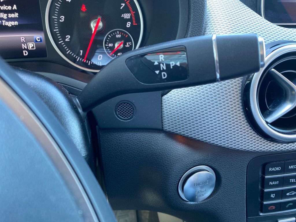Fahrzeugabbildung Mercedes-Benz B 180 7G-DCT Urban *Navi*Sitzheizung*Automatik*