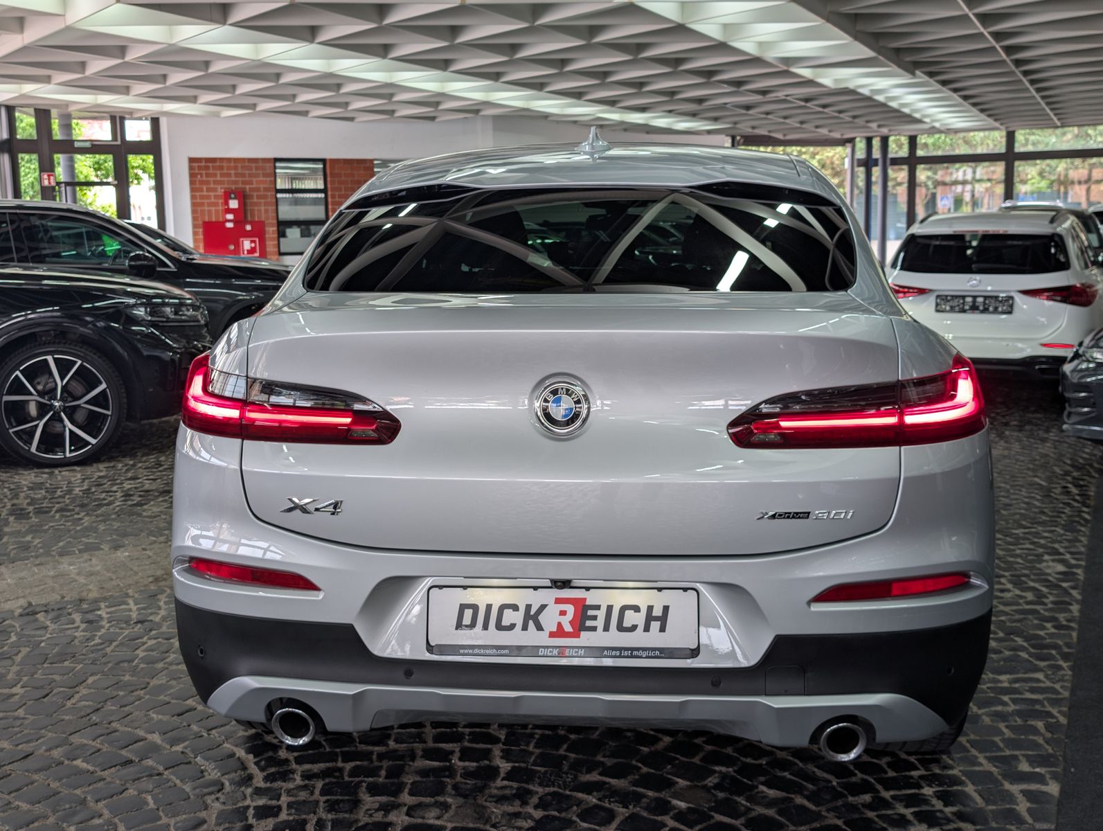 Fahrzeugabbildung BMW X4 xDrive 30 i xLine MSport Shadow PANO H&K VOLL