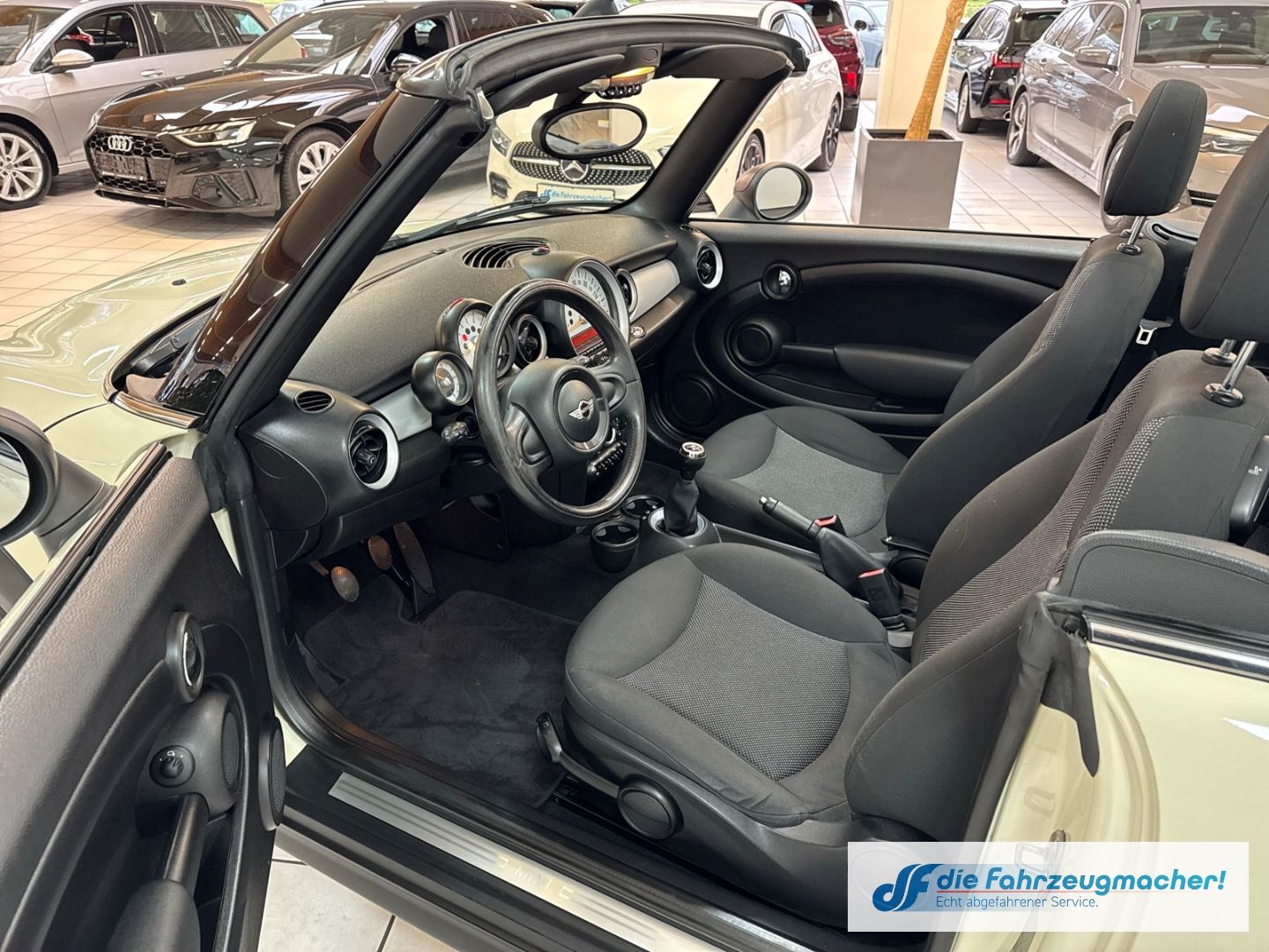 Fahrzeugabbildung MINI One Cabrio El. Verdeck Klimaautom Ambientebeleuc