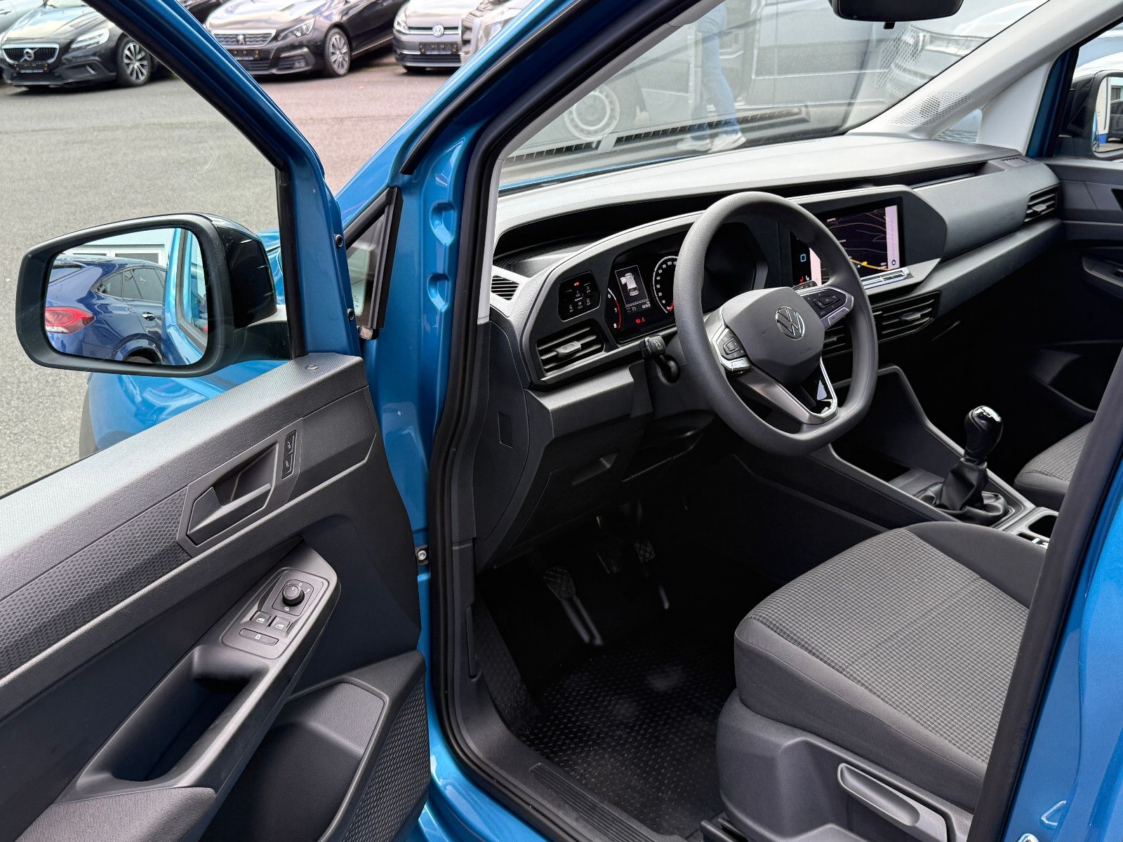 Fahrzeugabbildung Volkswagen Caddy Maxi 7-Sitzer DAB GRA Navi Kamera SHZ PDC