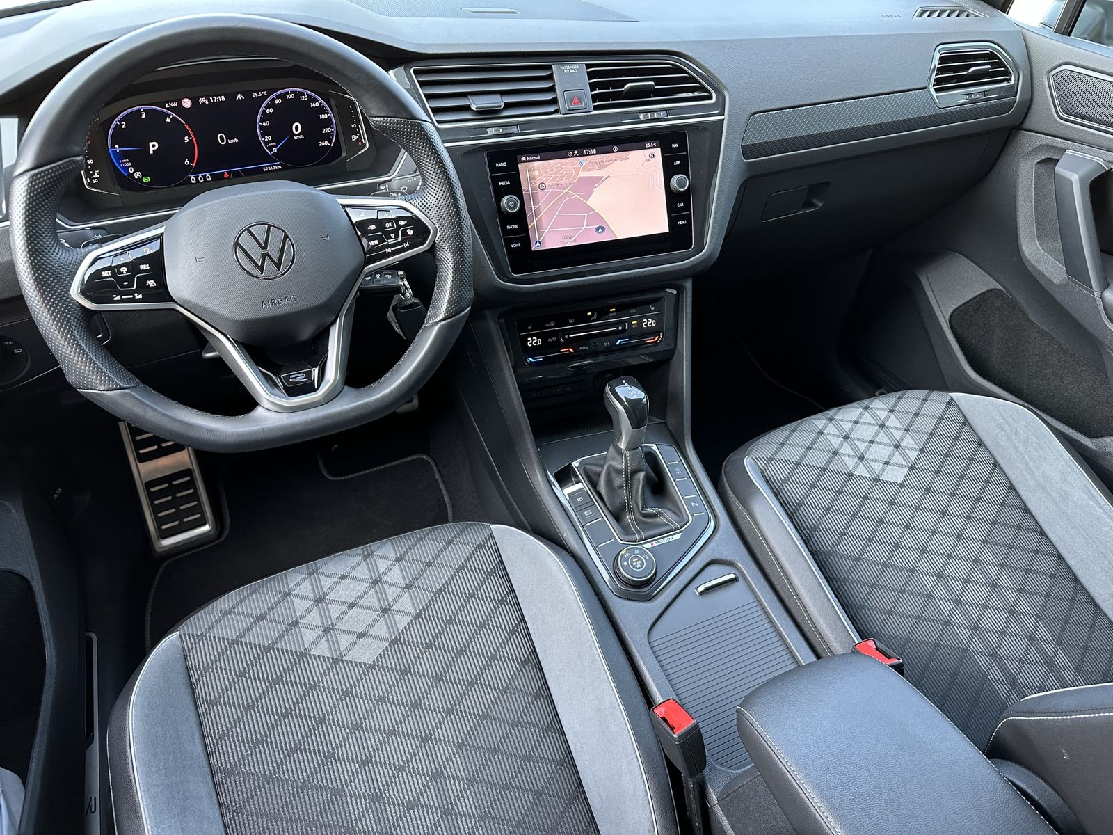 Fahrzeugabbildung Volkswagen Tiguan 2.0 TDI DSG 4M R-Line NAV+LED+ACC+CARPLAY