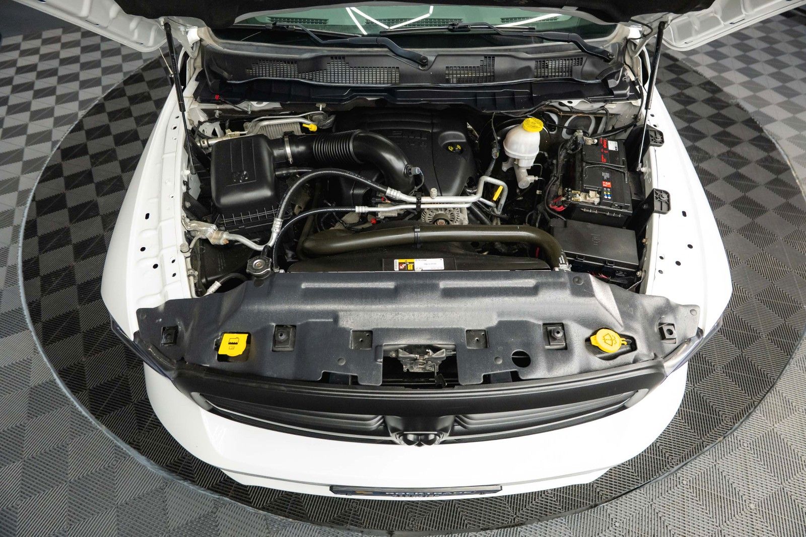 Fahrzeugabbildung Dodge RAM 5.7 V8 HEMI 4x4 OFFROAD Night-Paket *LED*19%