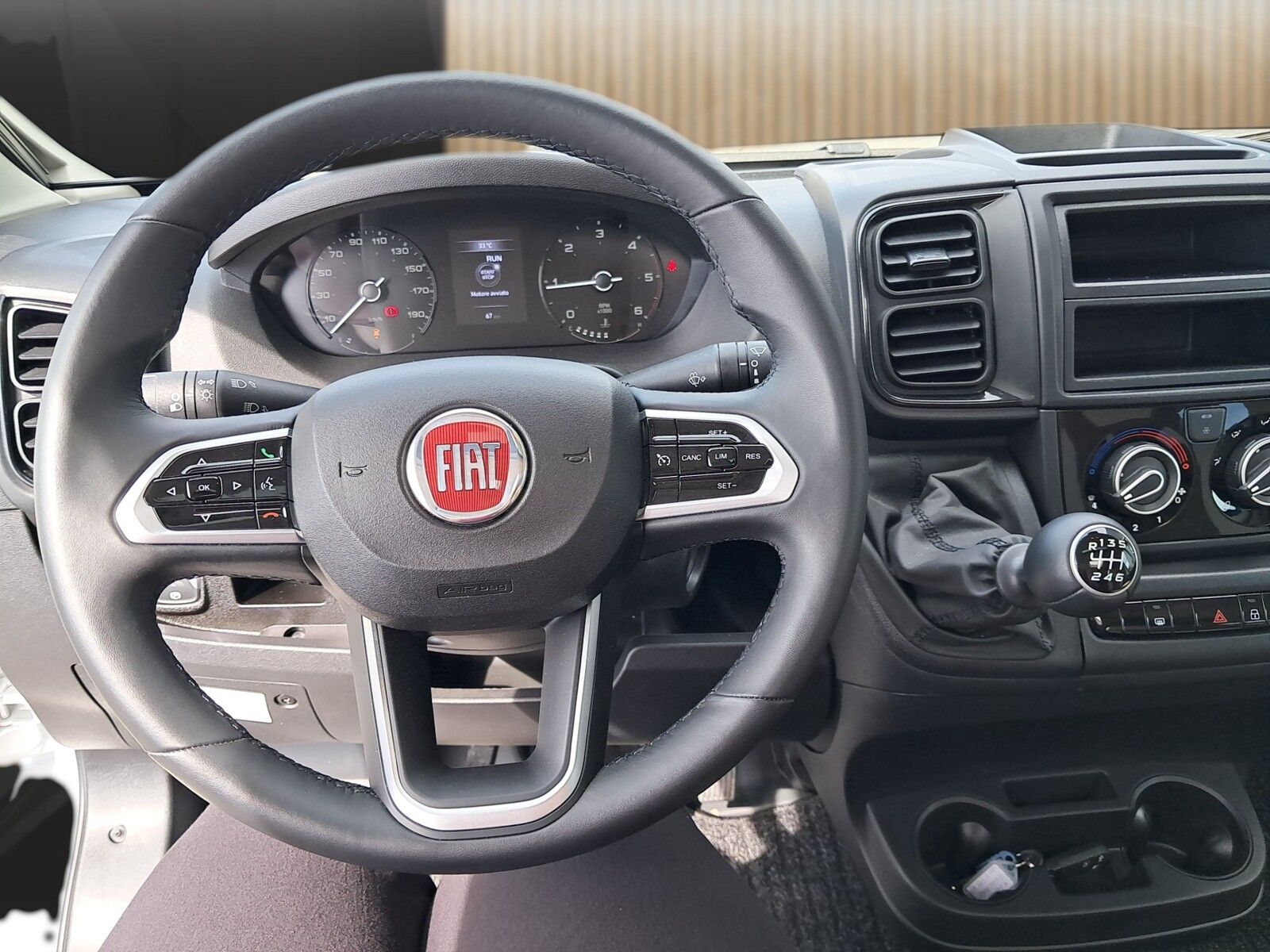 Fahrzeugabbildung Eura Mobil Van V 595 HB RFK, Radio DAB, Klimaauto, Solar,