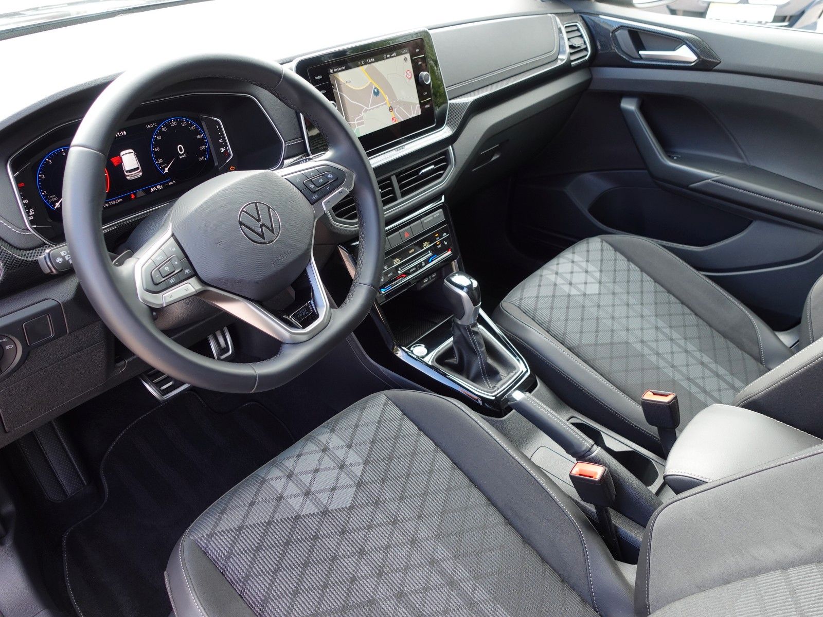 Fahrzeugabbildung Volkswagen T-Cross 1.5 TSI OPF DSG R-Line I.Hd/AHK/Matrix/.