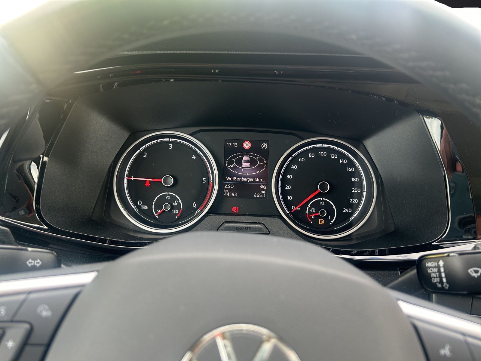 Fahrzeugabbildung Volkswagen T6 Multivan T6.1 TDI Gen Six NAVI AHK LED STANDH