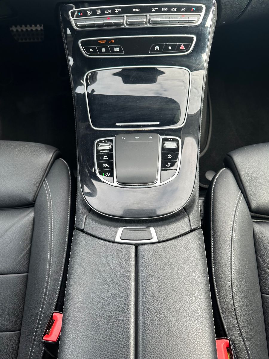 Fahrzeugabbildung Mercedes-Benz E 220 d T AMG Line NAV+LED+AHK+KAMERA+20ZO