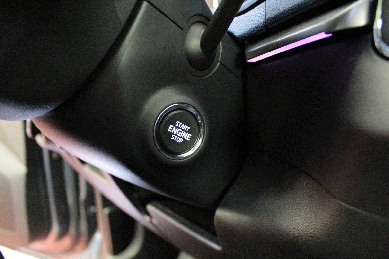 Fahrzeugabbildung SKODA Karoq 1.5l TSI ACT DSG TOUR  AHK schwenkbar