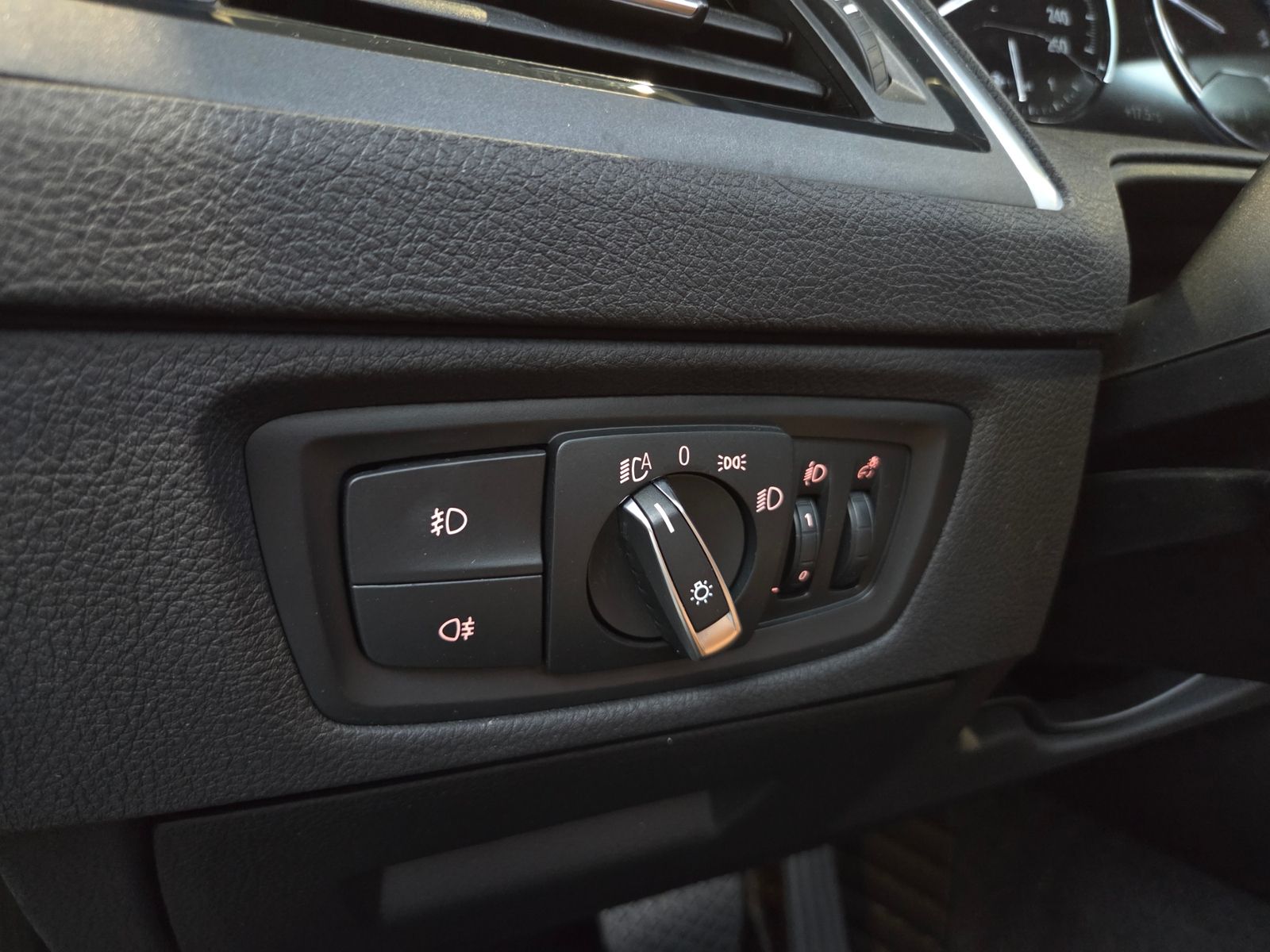 Fahrzeugabbildung BMW 220d Cabrio Sport Line H/K LED NAV SHZ PDC 17"