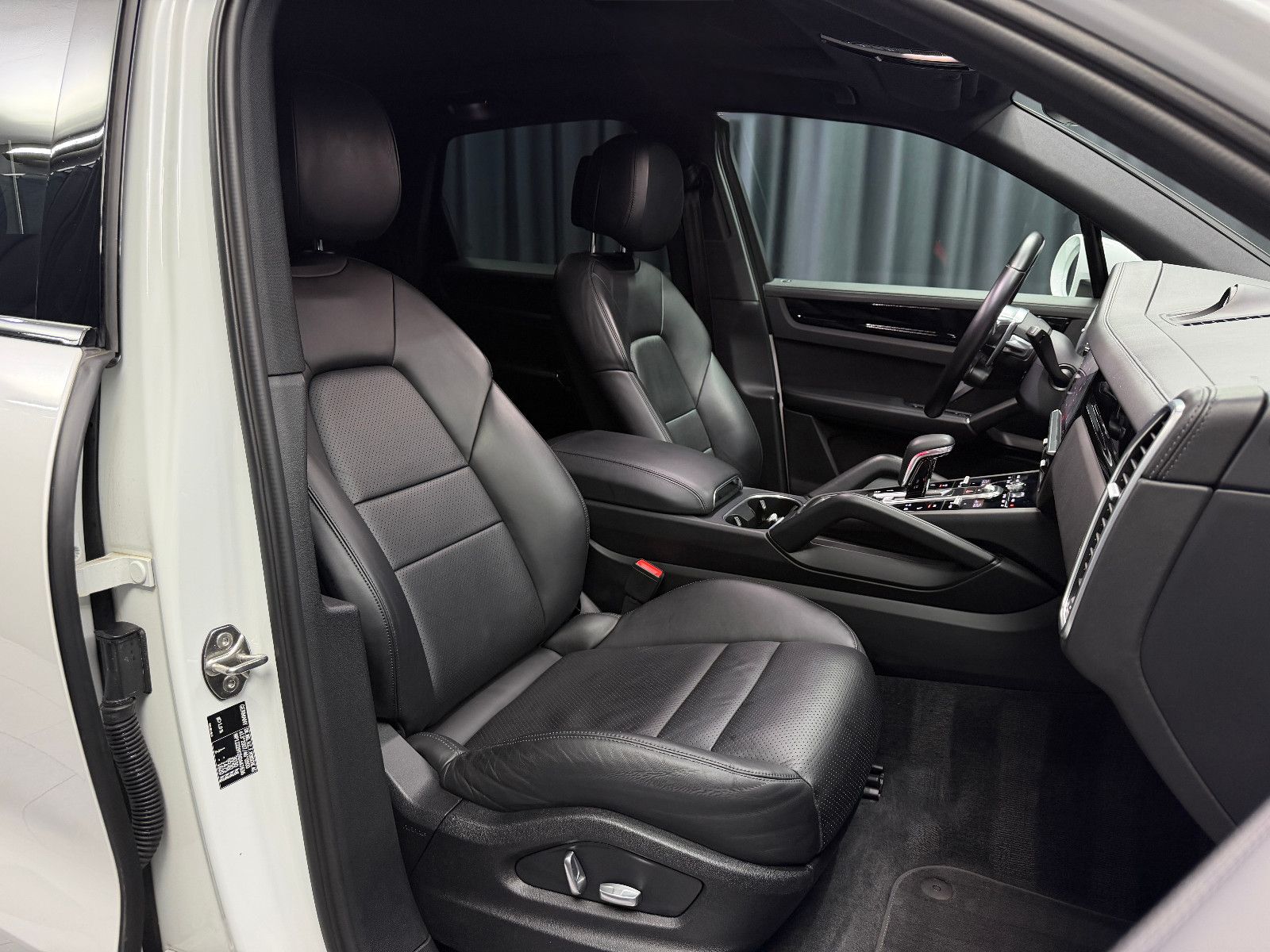Fahrzeugabbildung Porsche Cayenne E-Hybrid|PANORAMA|SPORT-CHRONO|ACC