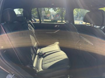 BMW X7 - 7