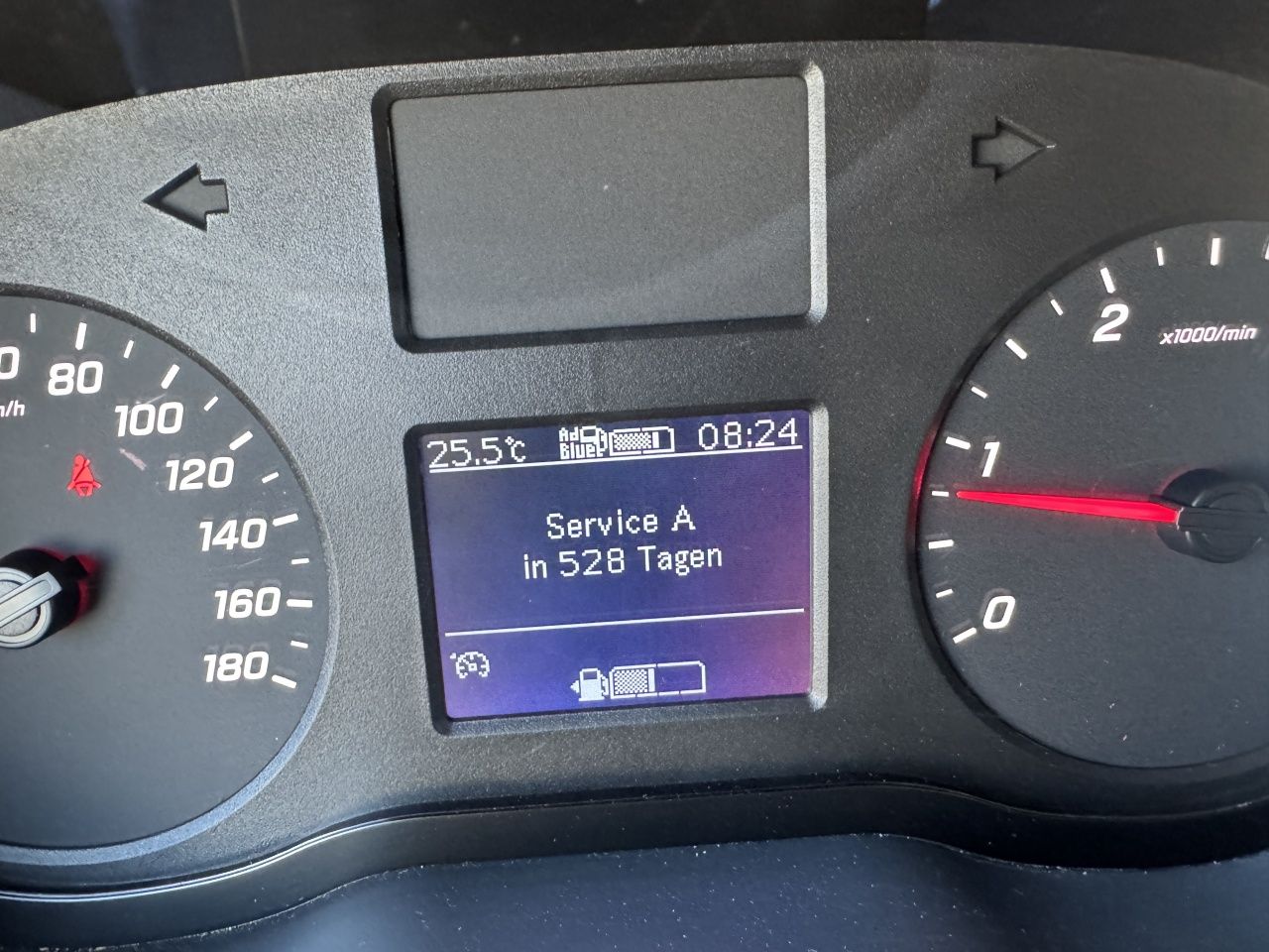 Fahrzeugabbildung Mercedes-Benz Sprinter 215CDI Pritsche Doka komp. Klima*Tempom
