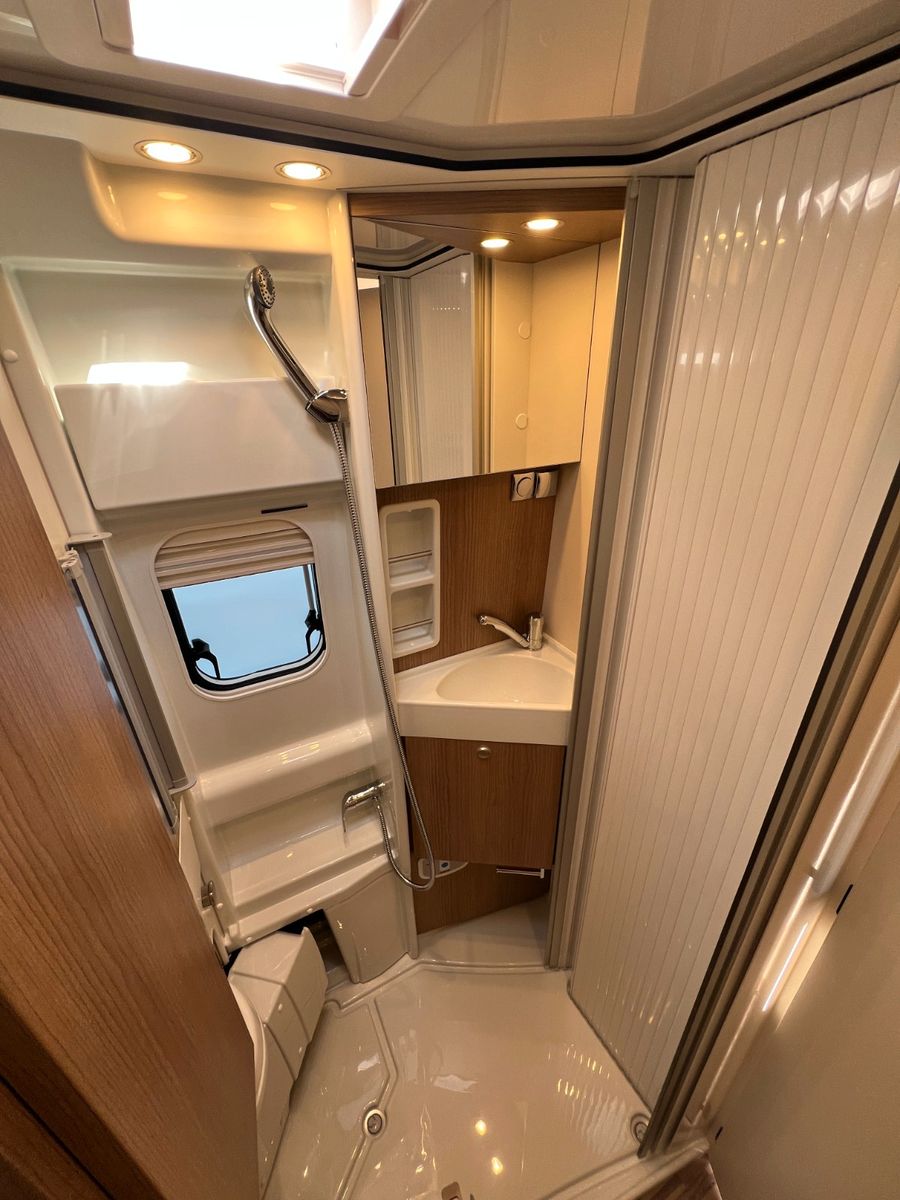 Fahrzeugabbildung Malibu Van first class - two rooms GT skyview 640 LE RB