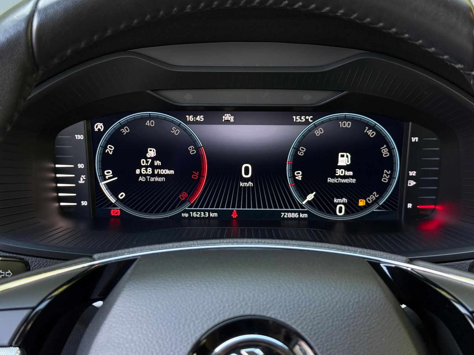 Fahrzeugabbildung SKODA Karoq 1.5 TSI Ambition LED+KAMERA+VIRT+CARPL+DAB