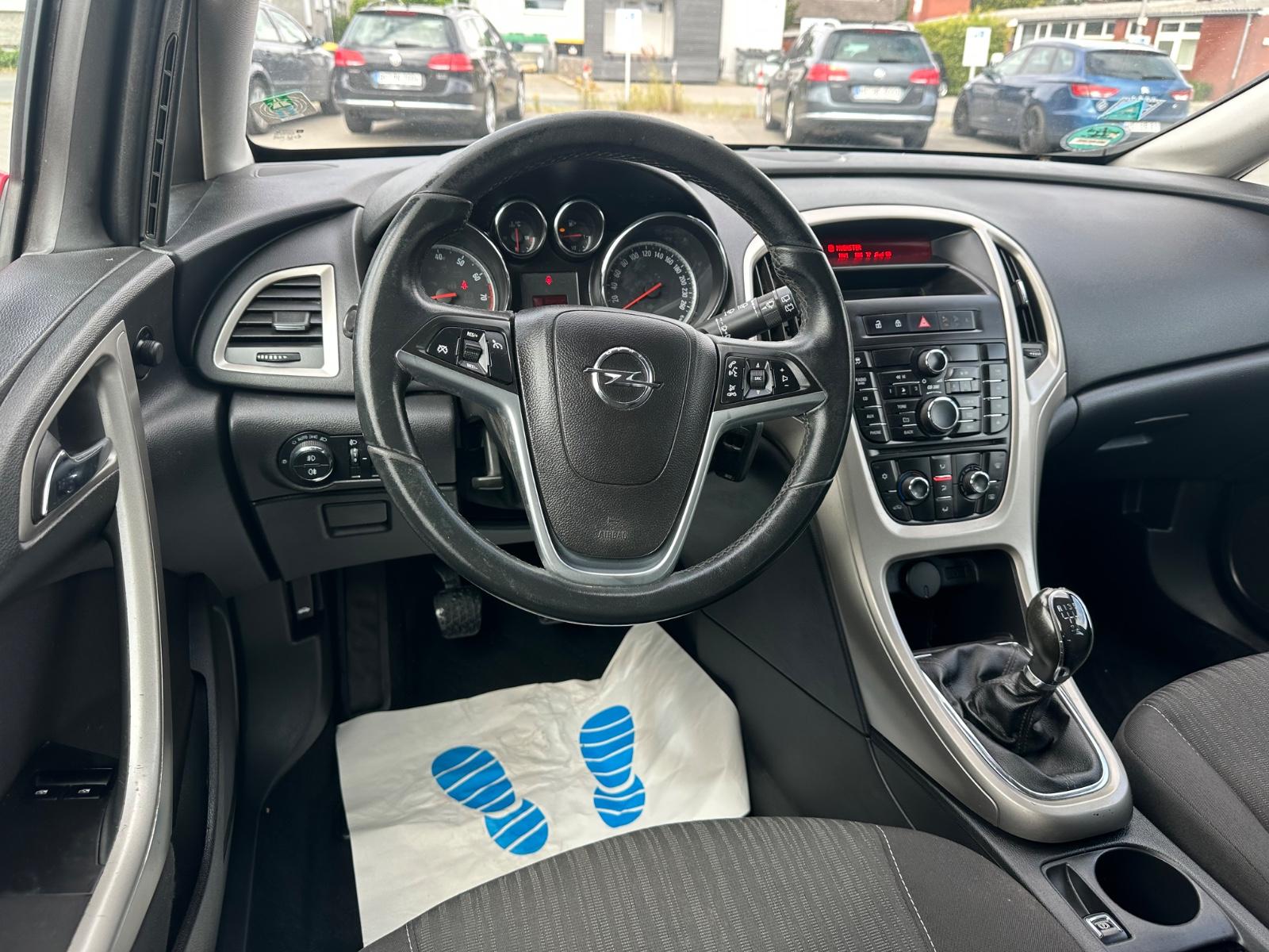 Opel Astra 2011 — photo 9