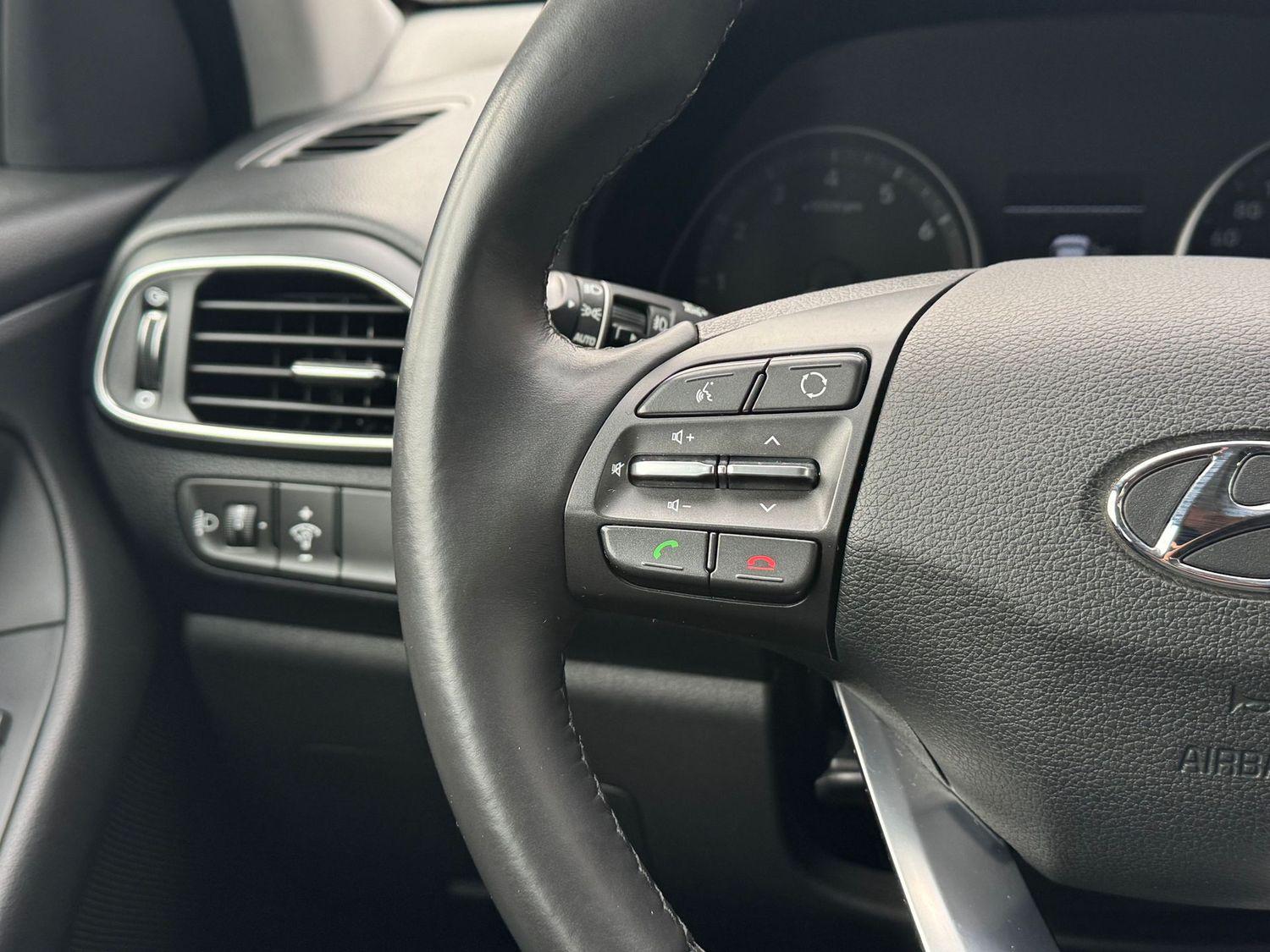 Hyundai i30 Select Kamera CarPlay Navi SHZ Tempom.
