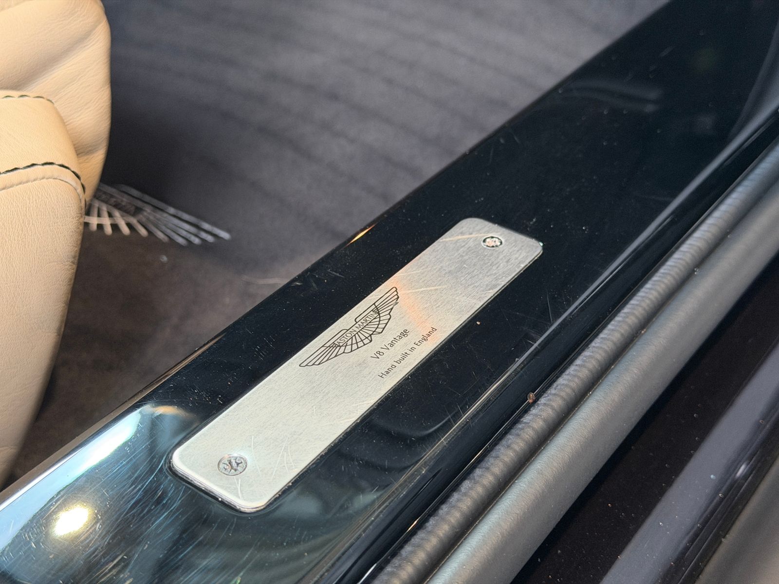 Fahrzeugabbildung Aston Martin Vantage  V8 KLIMA XEN NAV SHZ PDC LEDER