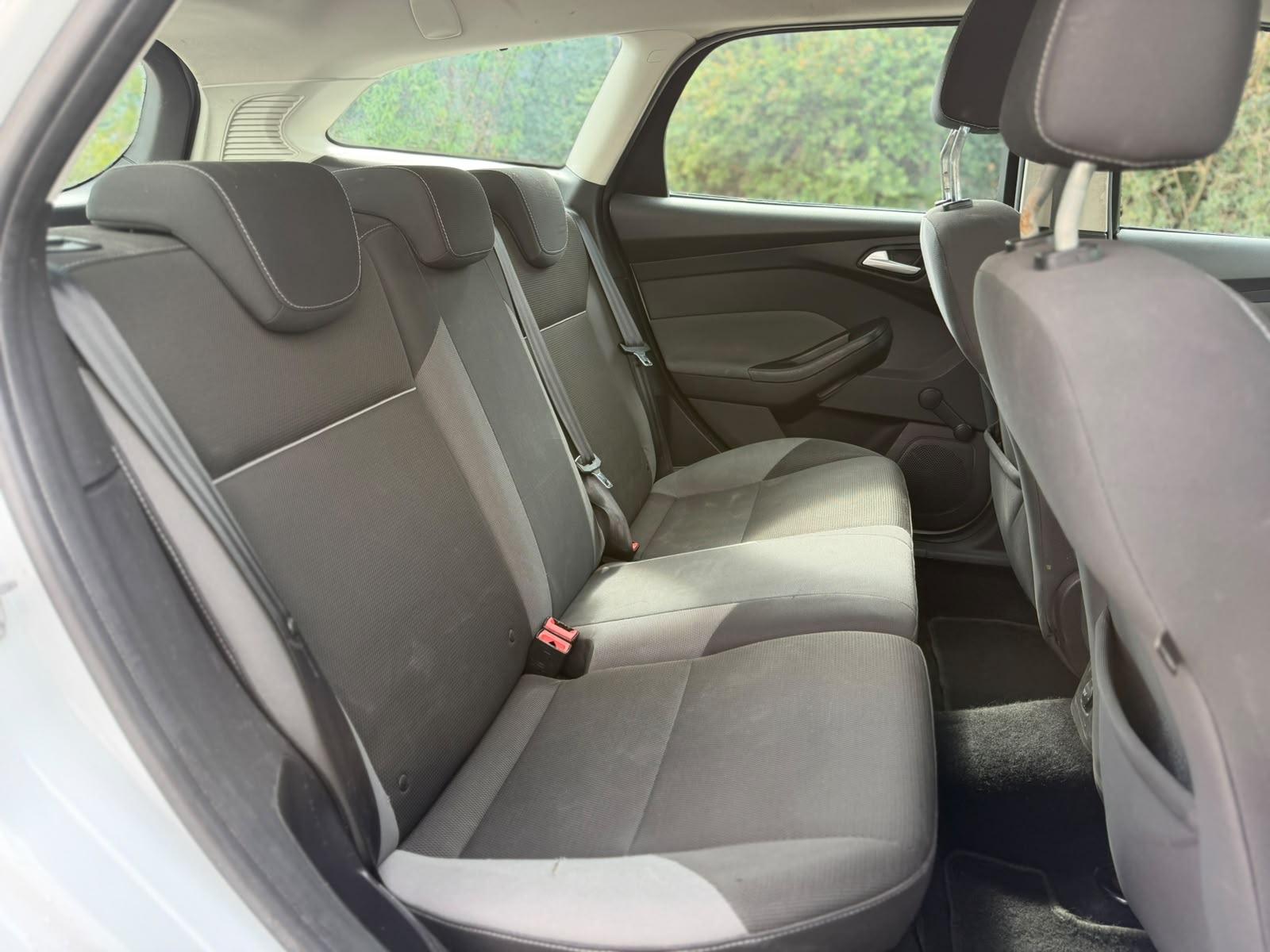Ford Focus 2013 — photo 21