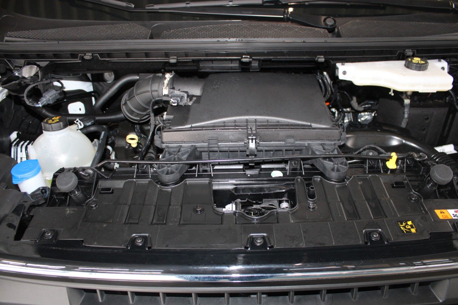 Fahrzeugabbildung Ford Transit Custom L1 Kasten LED AHK TechnologiePak2