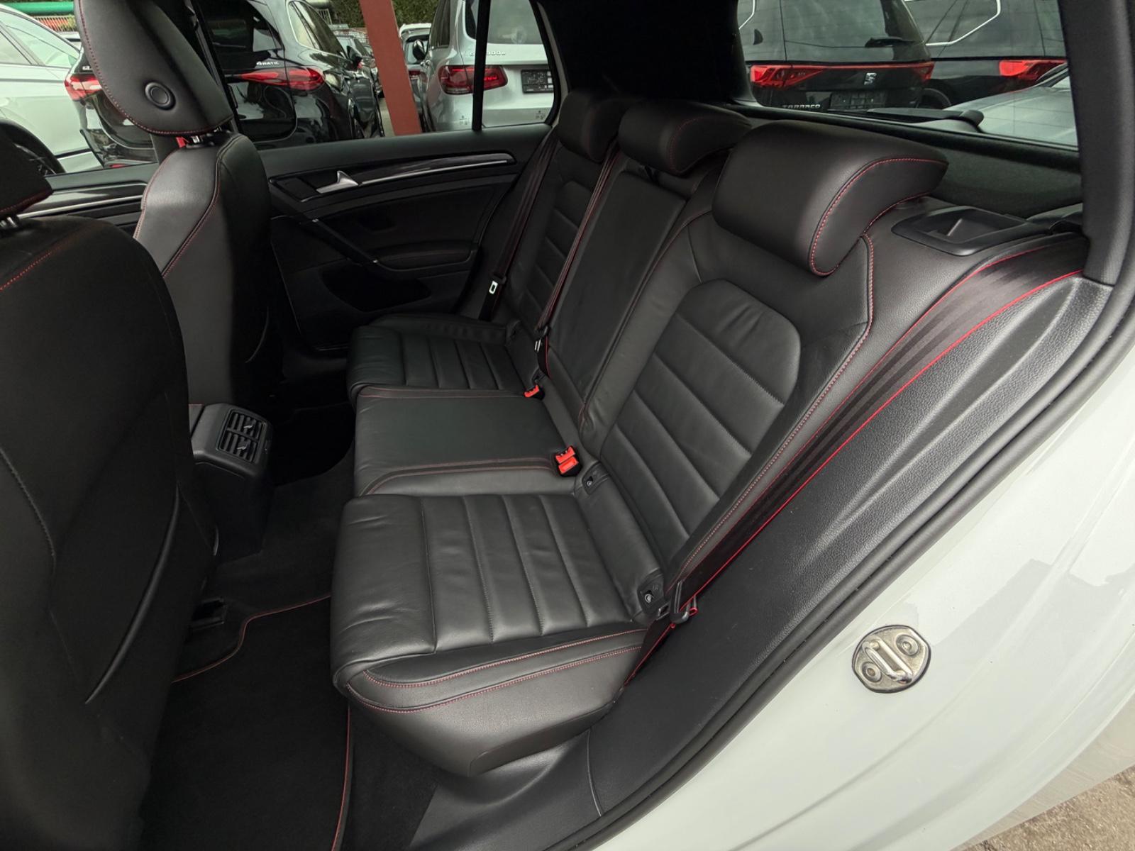 Volkswagen Golf VII Lim. GTI Clubsport*DYNAUDIO*PANO*LEDER*