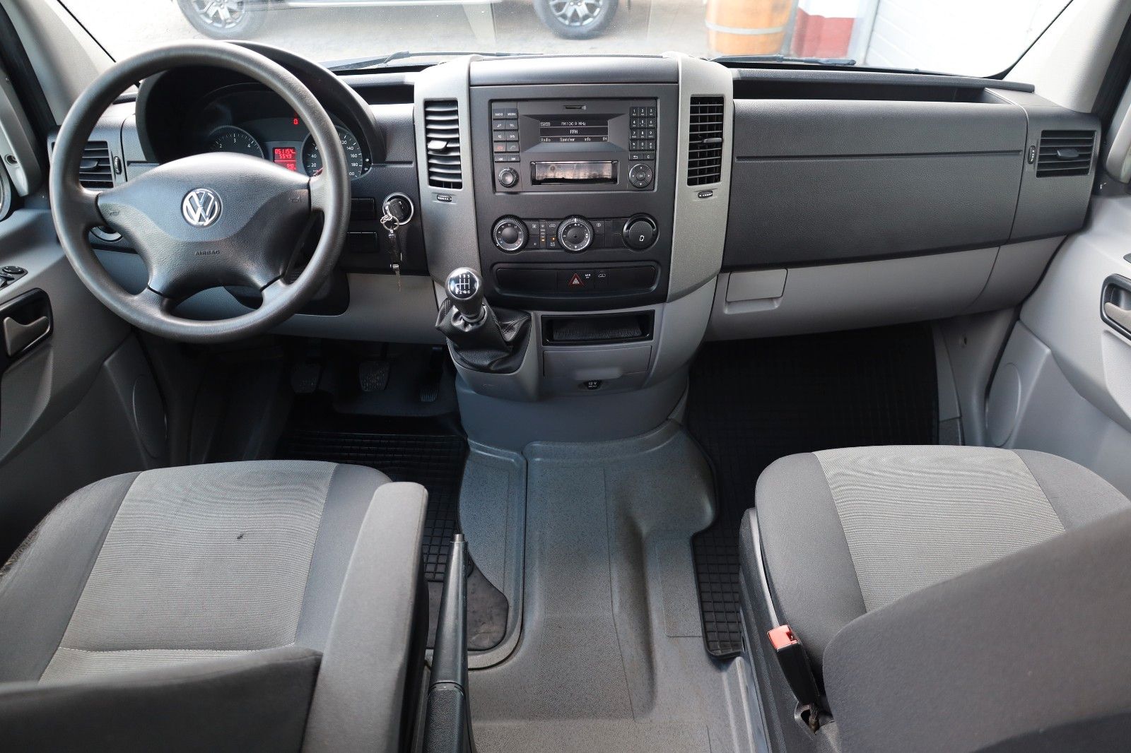 Fahrzeugabbildung Volkswagen Crafter Pritsche 35 mittel L2 Doppelkabine Klima