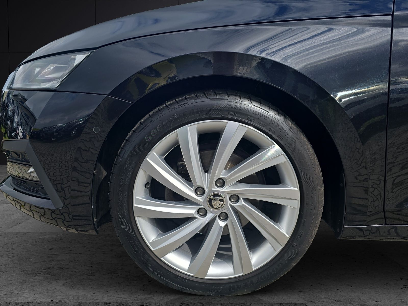 Fahrzeugabbildung SKODA Octavia Combi Ambition Matrix Navi AHK GRA SHZ