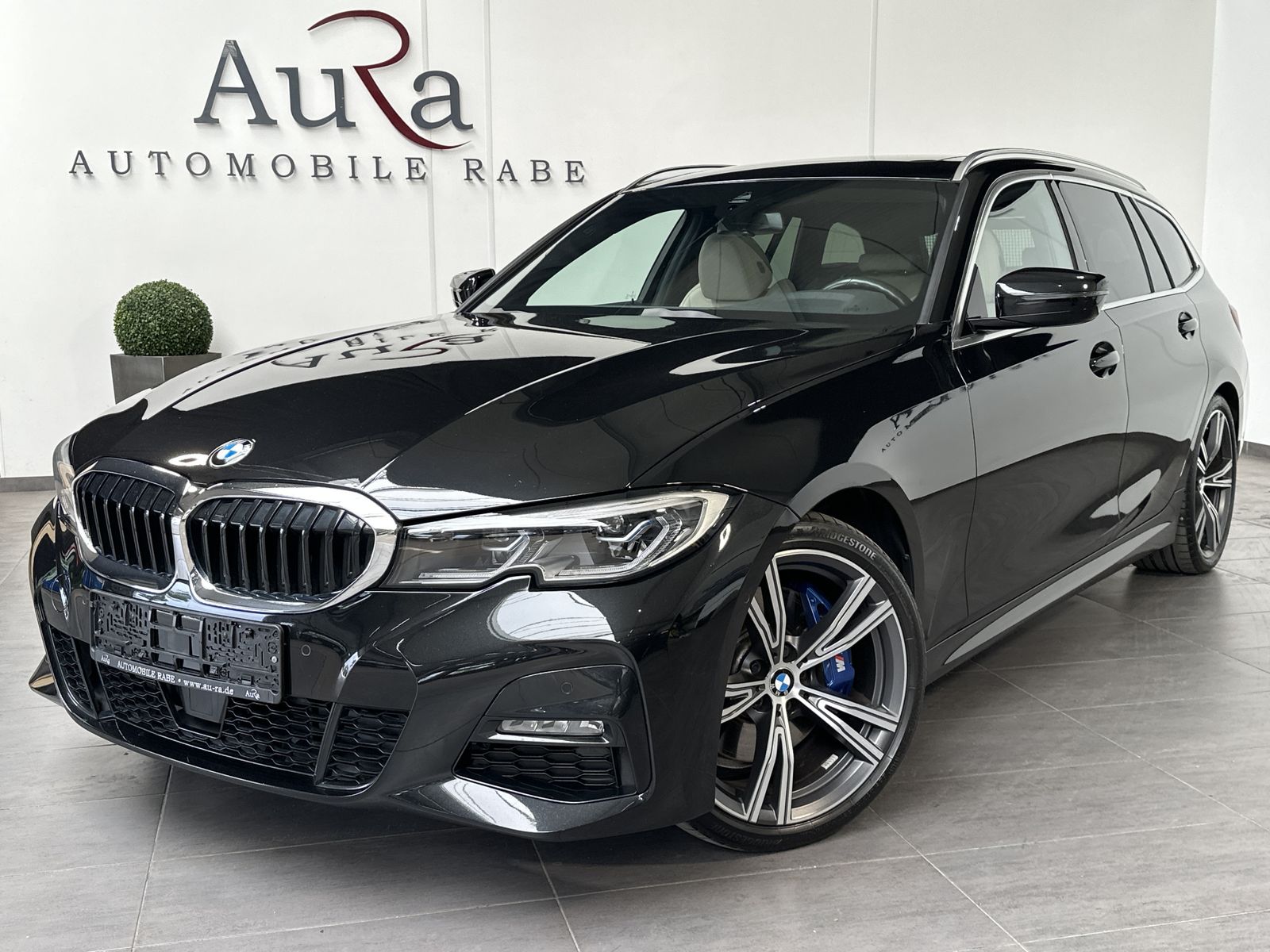 Fahrzeugabbildung BMW 330d Touring M-Sport NAV+LASER+ACC+HUD+PANO+19ZO