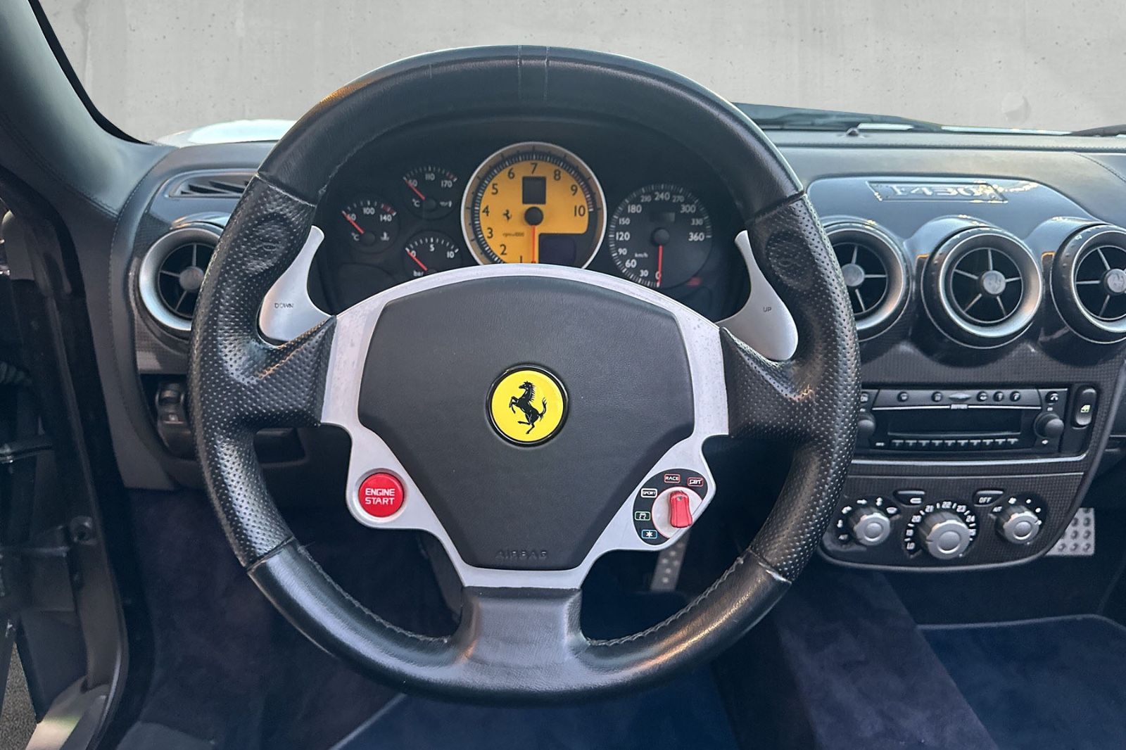 Fahrzeugabbildung Ferrari F430 Spider*PDC*Embleme*HiFi