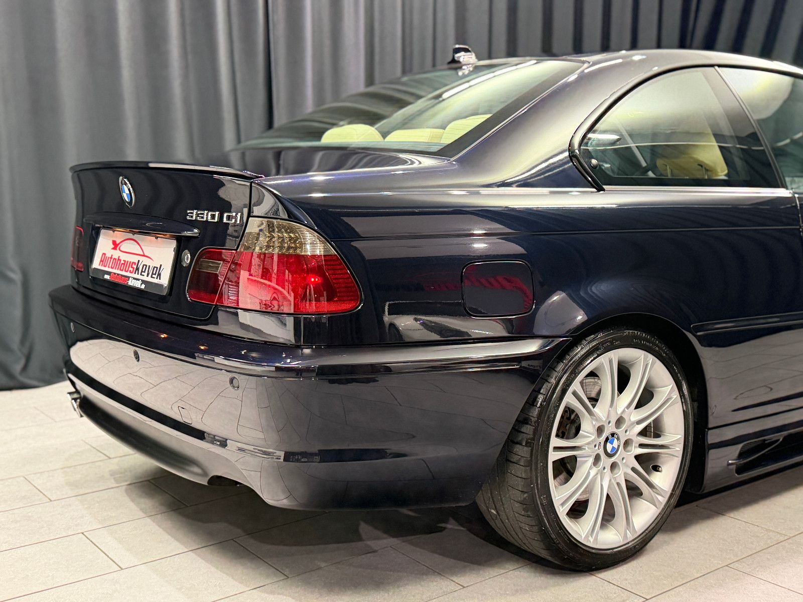 Fahrzeugabbildung BMW 330i Coupe Edition Sport |1.HAND|SMG|H/K|LEDER