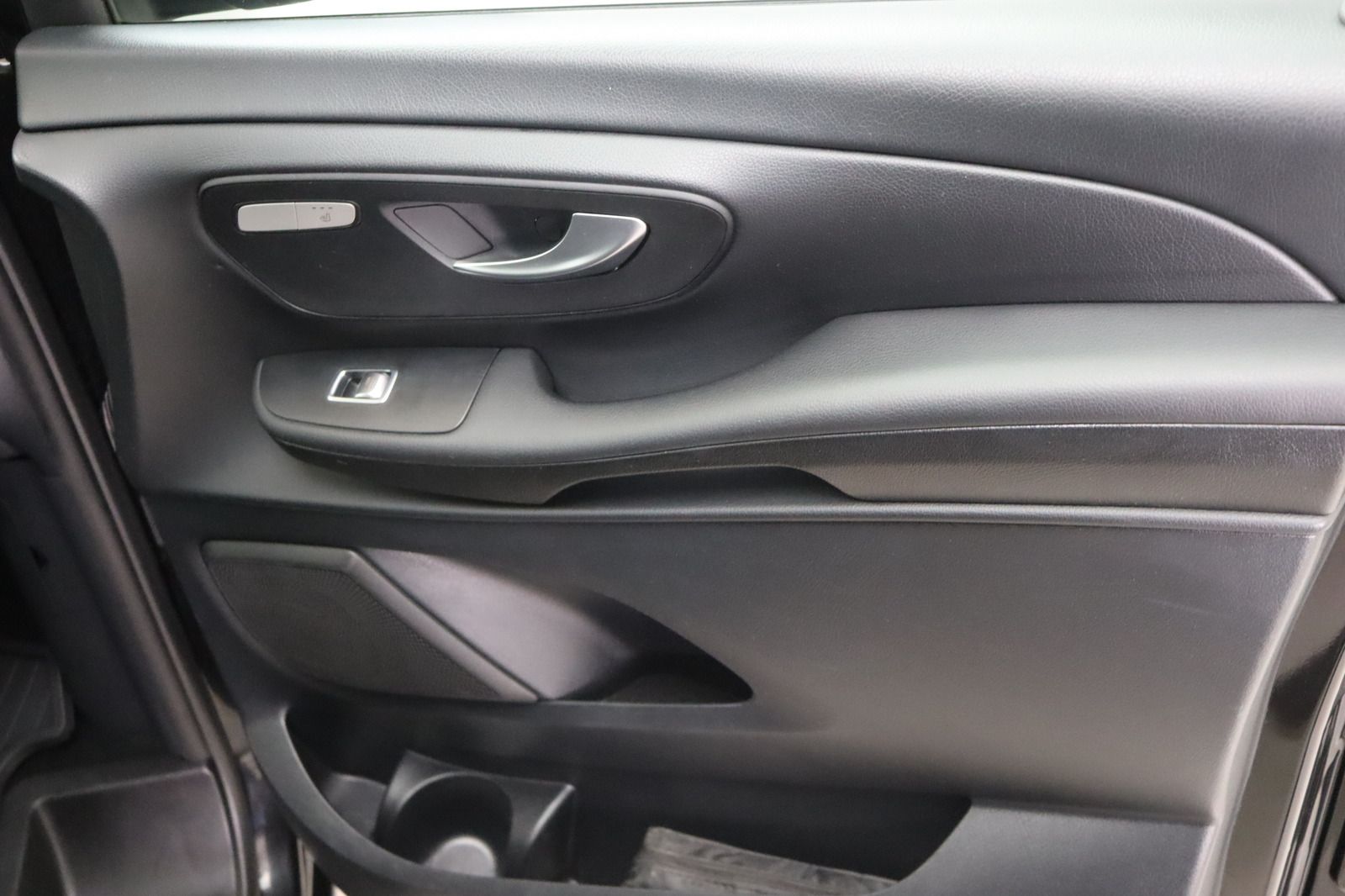 Fahrzeugabbildung Mercedes-Benz V 220 CDI/d EDITION lang * 7-Sitze * LED * ILS
