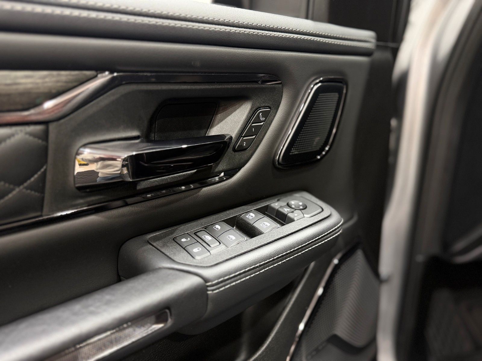 Fahrzeugabbildung Dodge RAM 1500 Limited Night  H/O 3.0L MY25