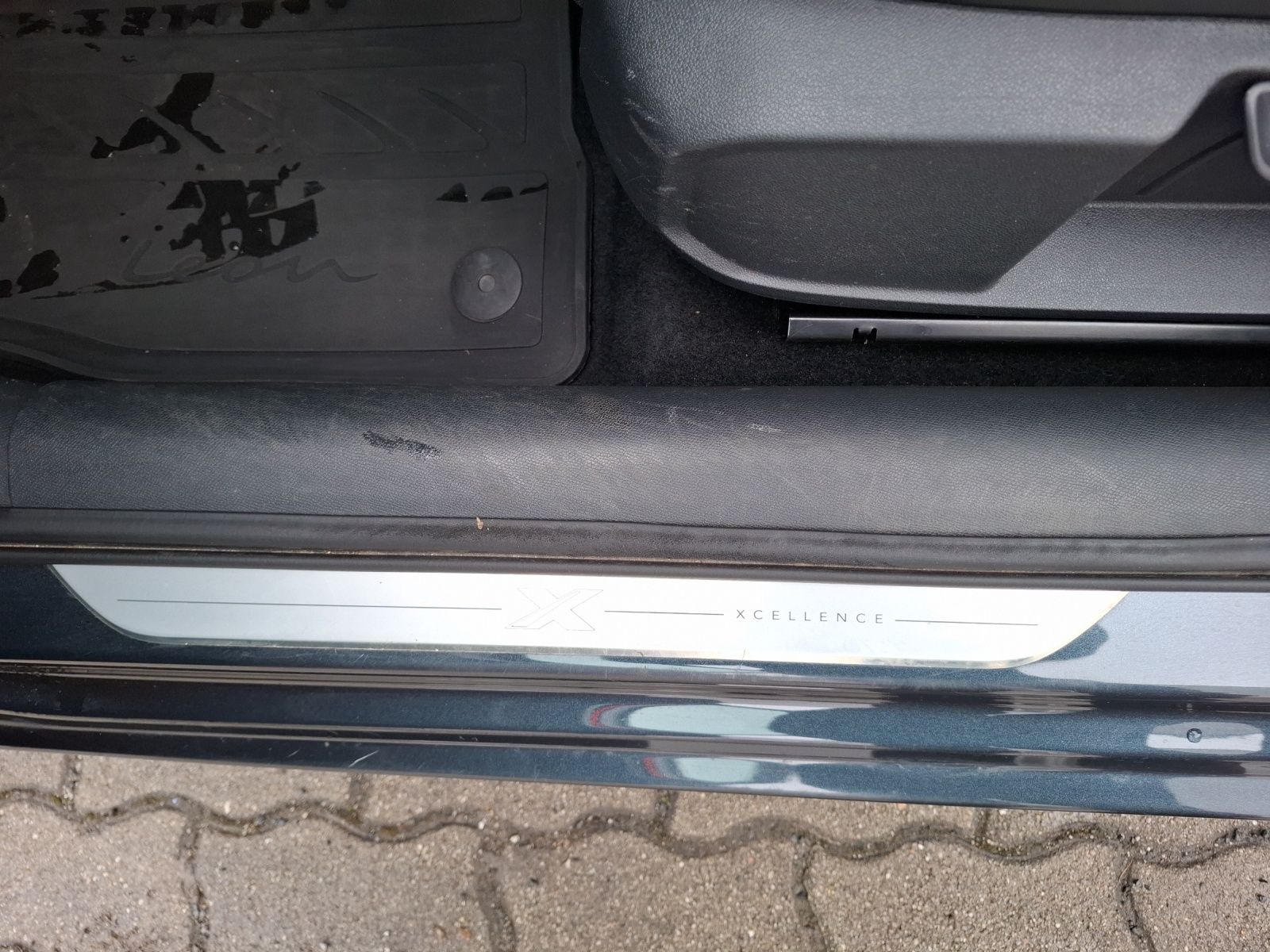 Fahrzeugabbildung SEAT Leon ST eTSI Xcellence DSG LED Navi AHK VC ACC R