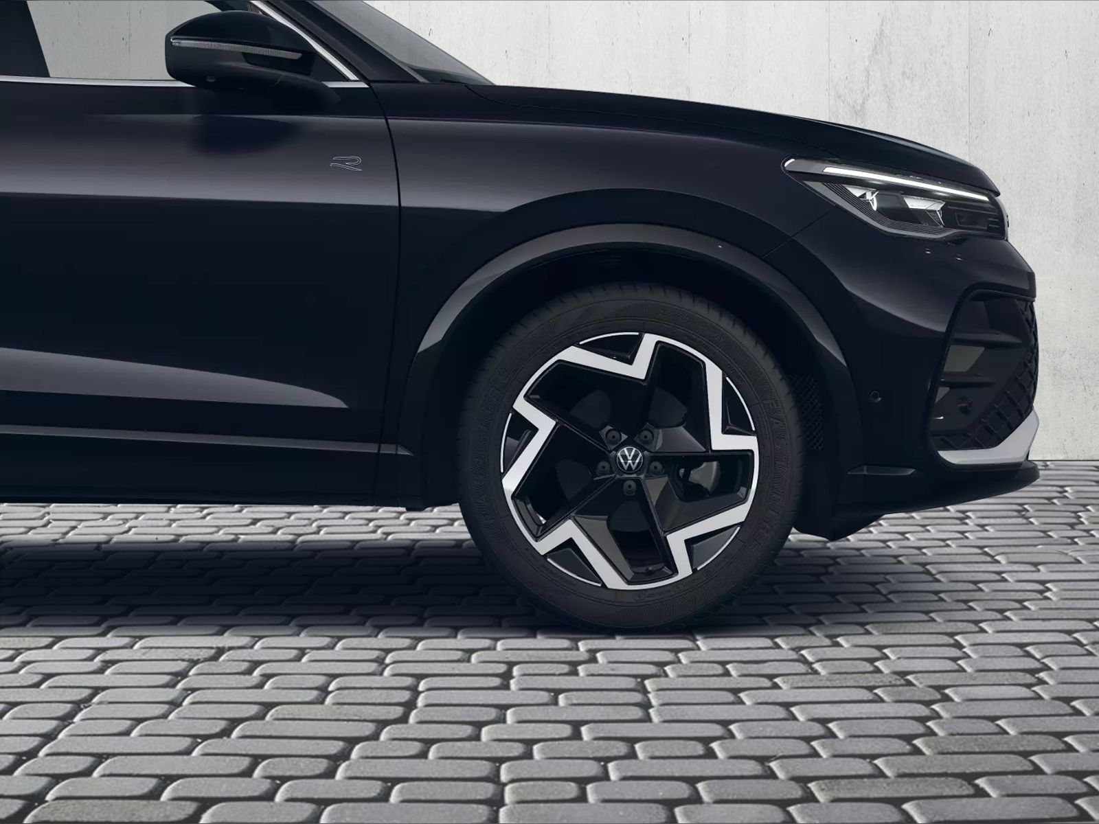 Tiguan 1.5 eTSI R-LINE *MATRIX*LEDER*IQ.DRIVE*