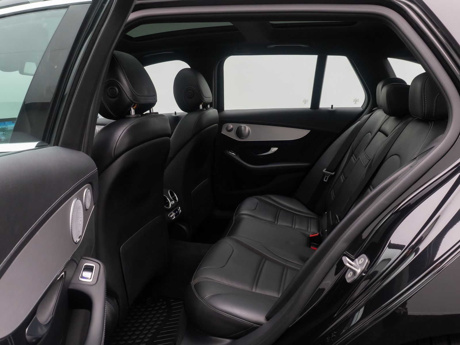 Fahrzeugabbildung Mercedes-Benz C 63 AMG Panorama DAB Burmester Komfort Voll